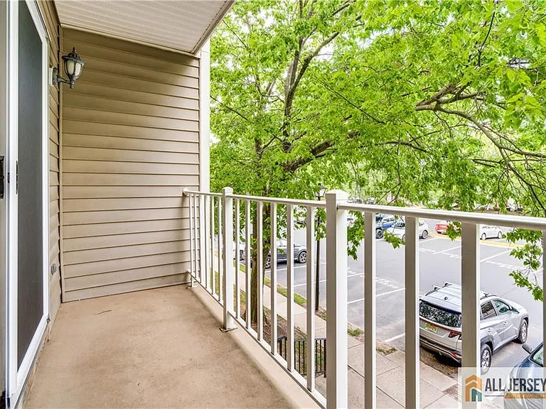 35 Brighton Way — Photo 10