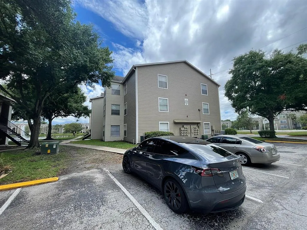 2 bed, 2.0 bath, 1020 sqft, $1,600 — Photo 2