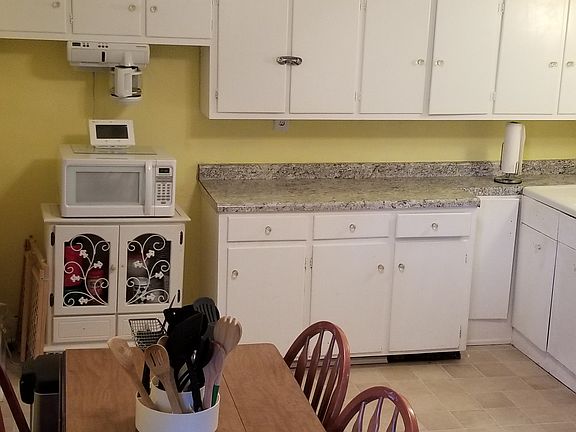 Large eat-in kitchen