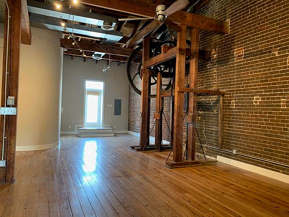 4th image of 311 William St