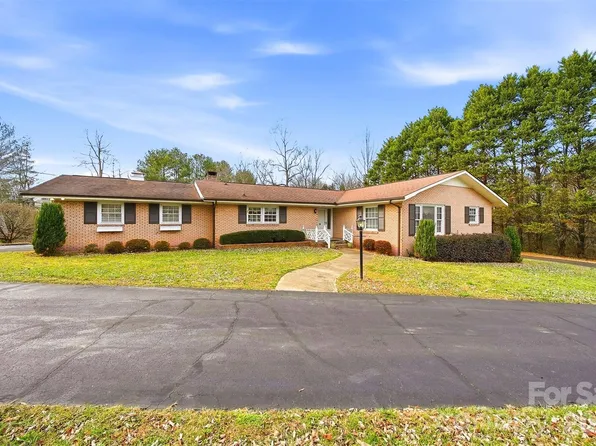 406 Wedgewood Pl SW, Lenoir, NC 28645