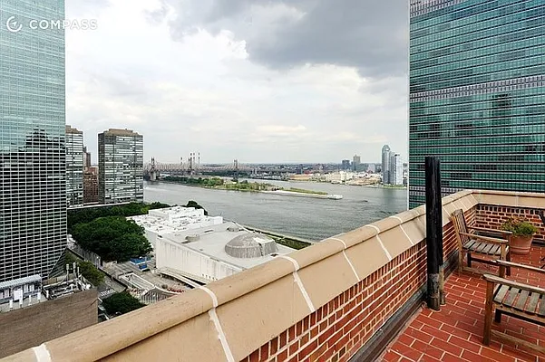 Sold by Compass | media 26