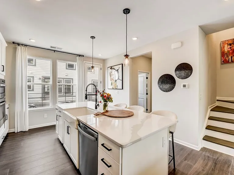 4036 Hidden Oaks Dr — Photo 4