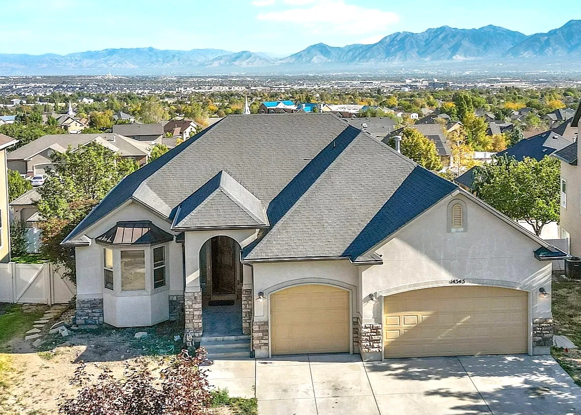 6 bed, 3.5 bath, 4328 sqft, $4,500 — Photo 1