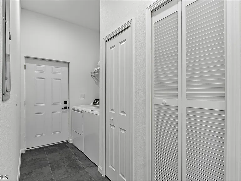 601 Hawthorne Ave S — Photo 19