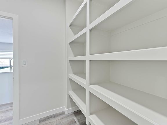 5th image of 1108 Goldfinch Cres