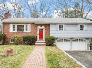 3 Knoll Rd, Lynnfield, MA 01940