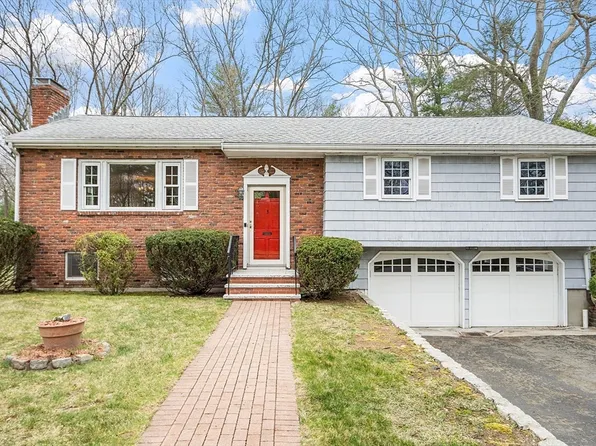 3 Knoll Rd, Lynnfield, MA 01940