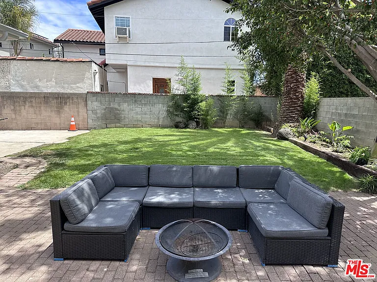 10842 Oregon Ave — Photo 2