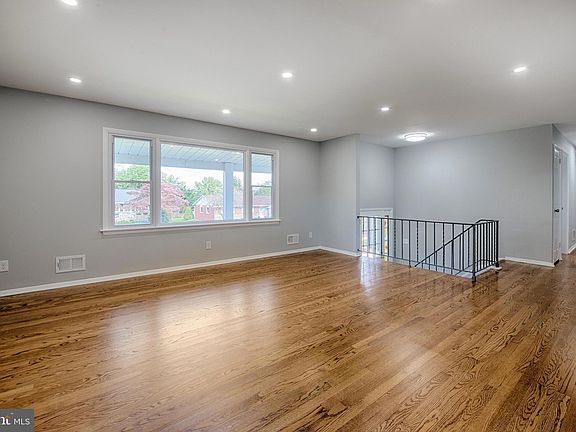 4th image of 721 Bedford Rd