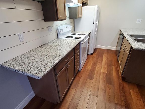 5th image of 2319 E Milton Ave #B