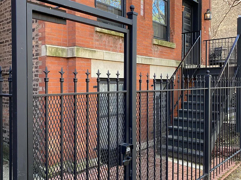2040 N Bissell St #1 — Photo 3