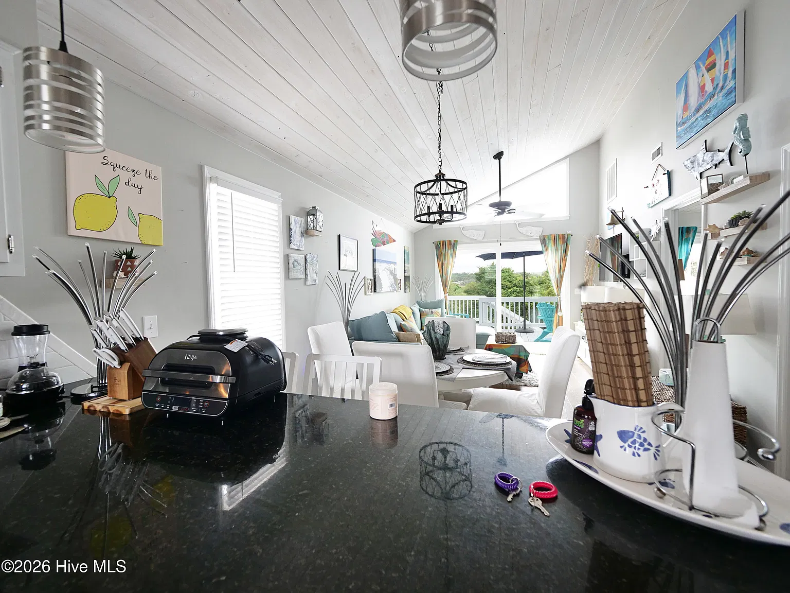 2 bed, 2.0 bath, 864 sqft, $2,000 — Photo 3