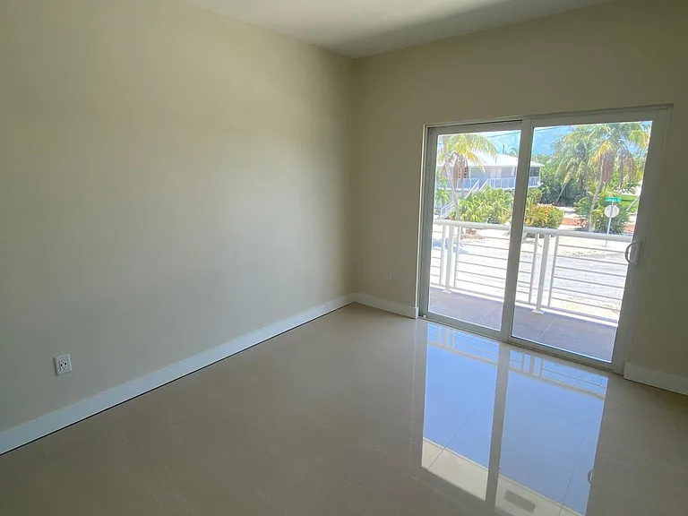 106 Jamaica St — Photo 15