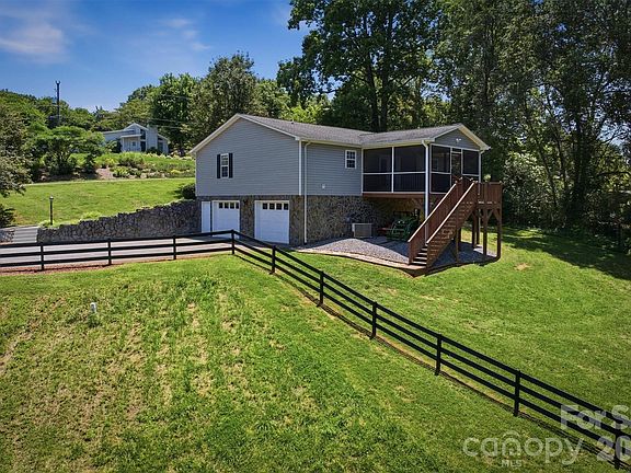 5th image of 4015 Fairview Dr