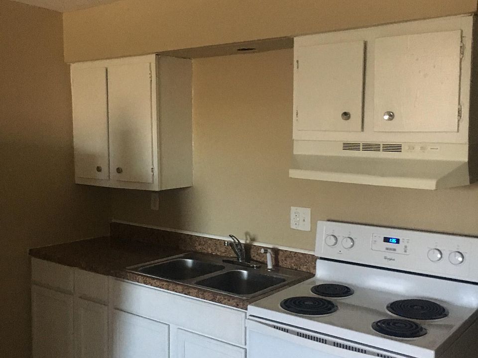 2nd image of 517 Ballard Dr APT 19