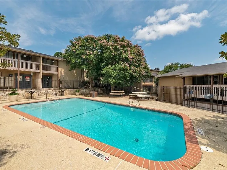 2124 Burton Dr #140 — Photo 25