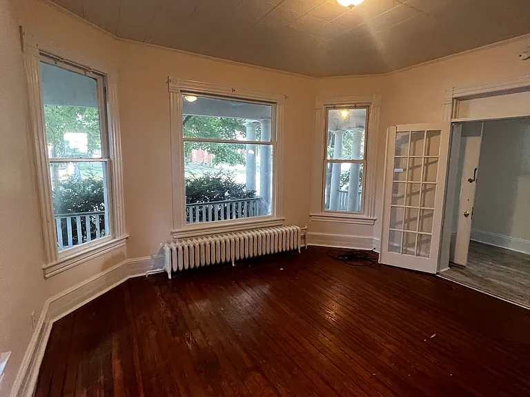 406 Highland Ave SW #2 — Photo 2
