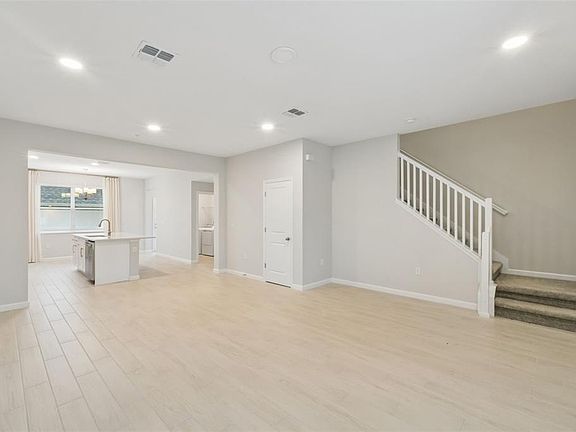 2nd image of 827 Creeping Fig St