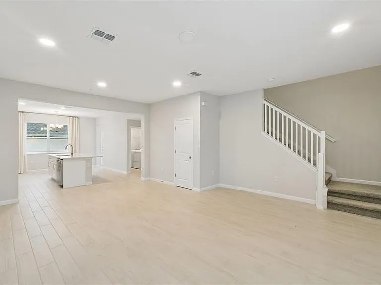 827 Creeping Fig St — Photo 2