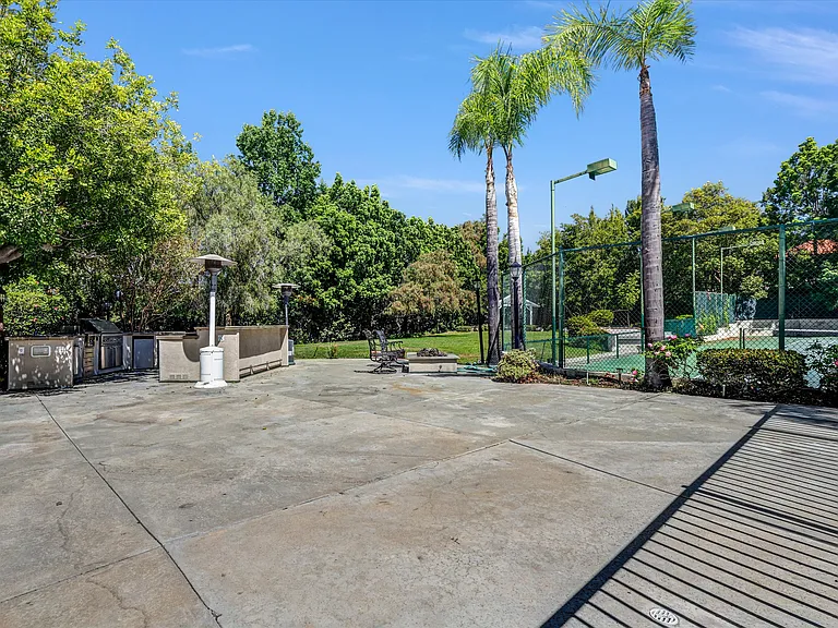 19077 Oriente Dr — Photo 10