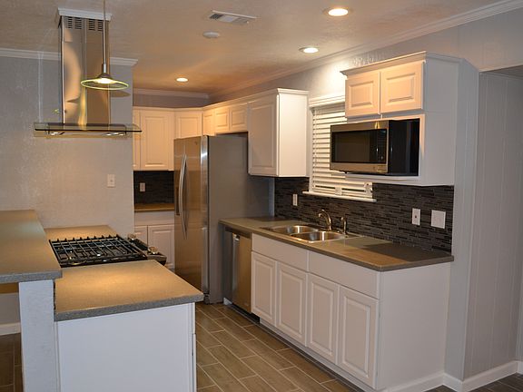 5th image of 125 Collins Ct
