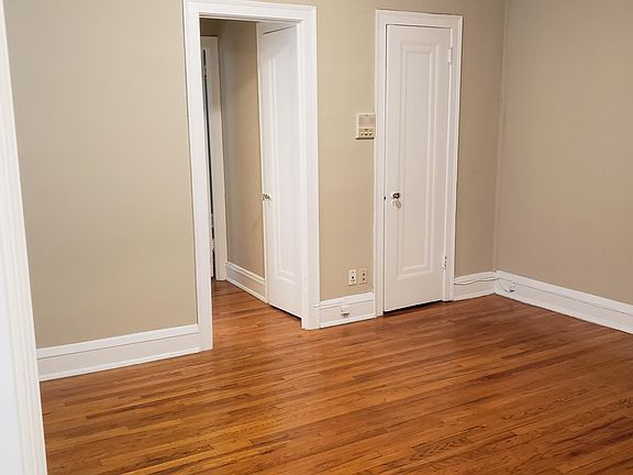 4th image of 2304 Harriet Ave #105
