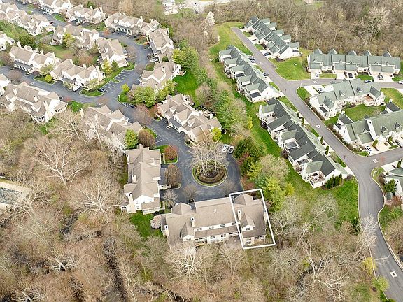 2nd image of 300 Sycamore Woods Ln