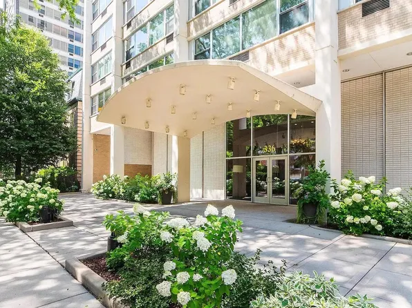 336 W Wellington Ave APT 2404, Chicago, IL 60657