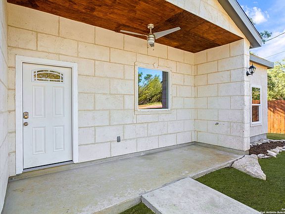 3rd image of 449 Canyon Bend