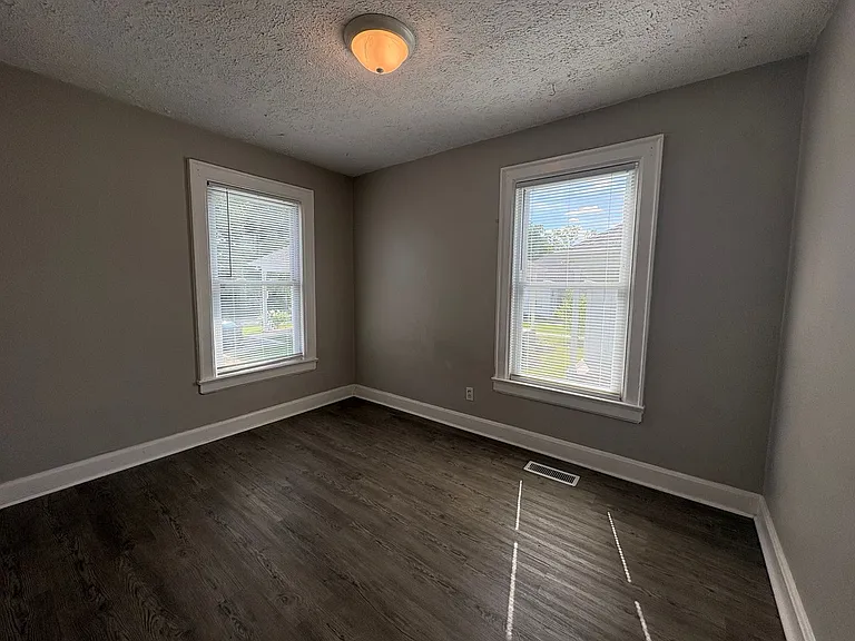 2103 Vance Ave — Photo 5