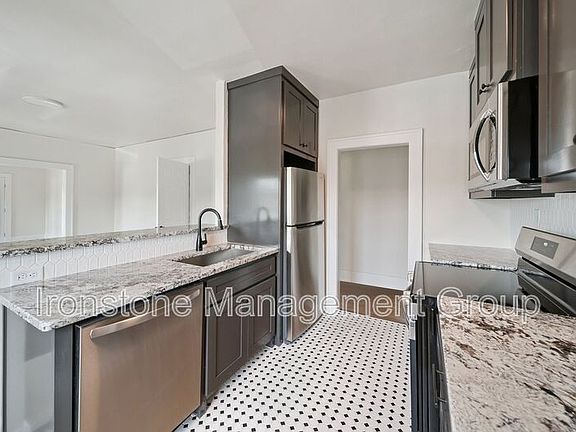 5th image of 1437 1/2 S Peoria Ave