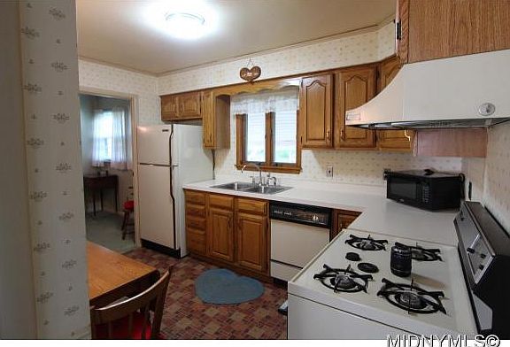 2nd image of 8 Douglas Ave
