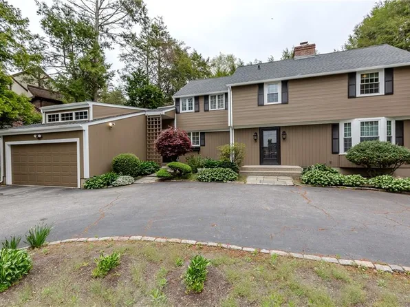 7 White Birch Rd, Cranston, RI 02920