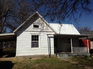 607 Ivanhoe St, Perry, OK 73077