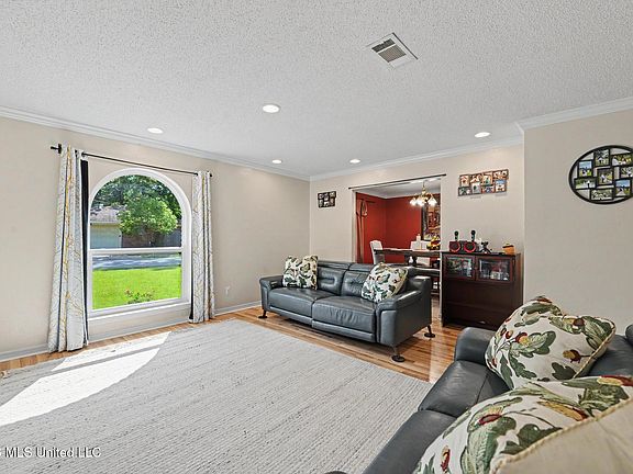 4th image of 2137 Sandalwood Pl