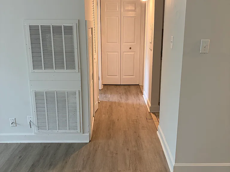 125 S Ewing Ave #8 — Photo 4