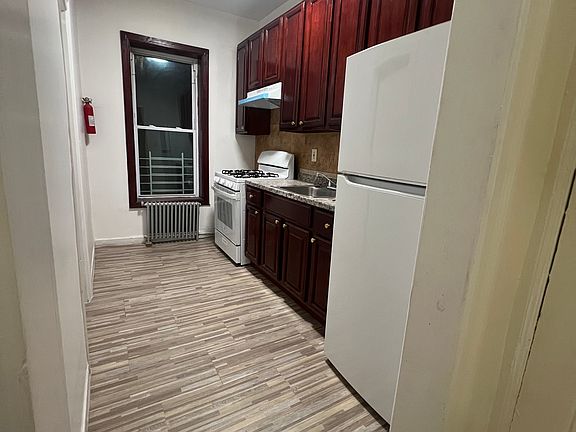 2nd image of 1132 Jackson Ave #3