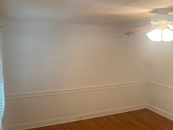 2nd image of 836 Macarthur St