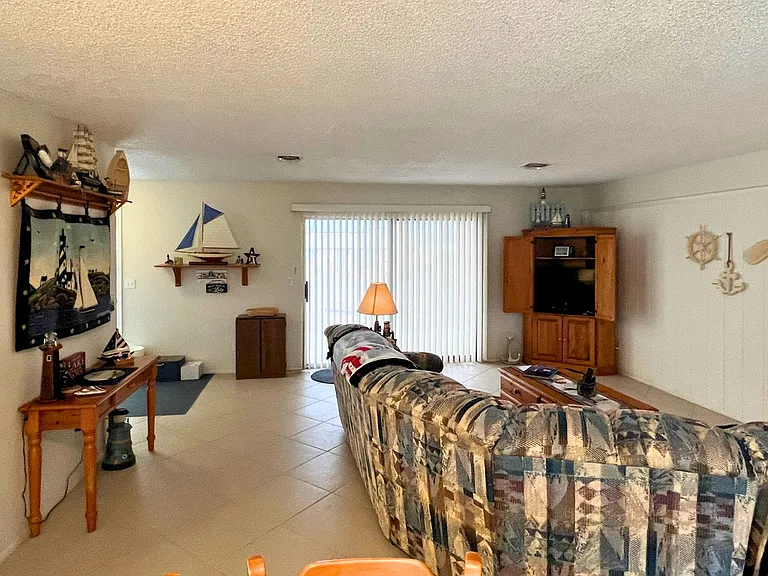 1695 Willow Ave — Photo 6