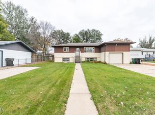 817 S 16th St, Bismarck, ND 58504