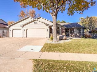 720 E 61st St, Sioux Falls, SD 57108