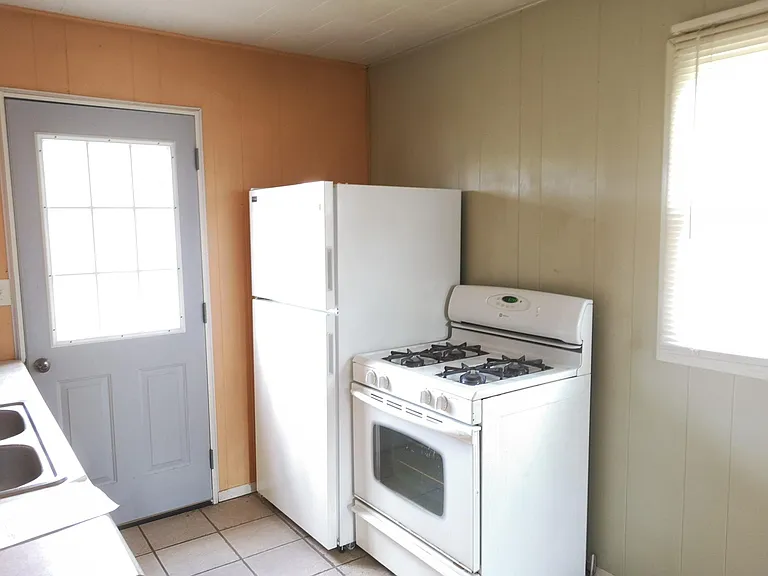 2610 Midlex Ct — Photo 8