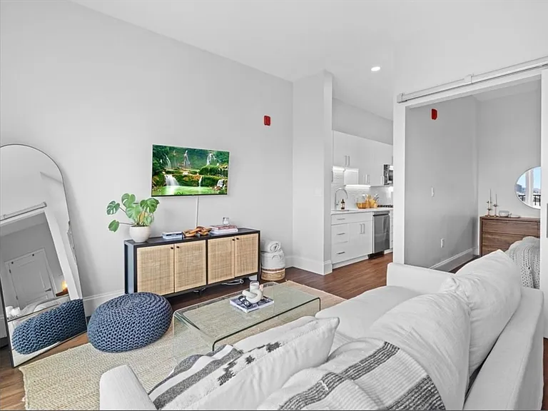 205 Maverick St #Penthouse 505 — Photo 4
