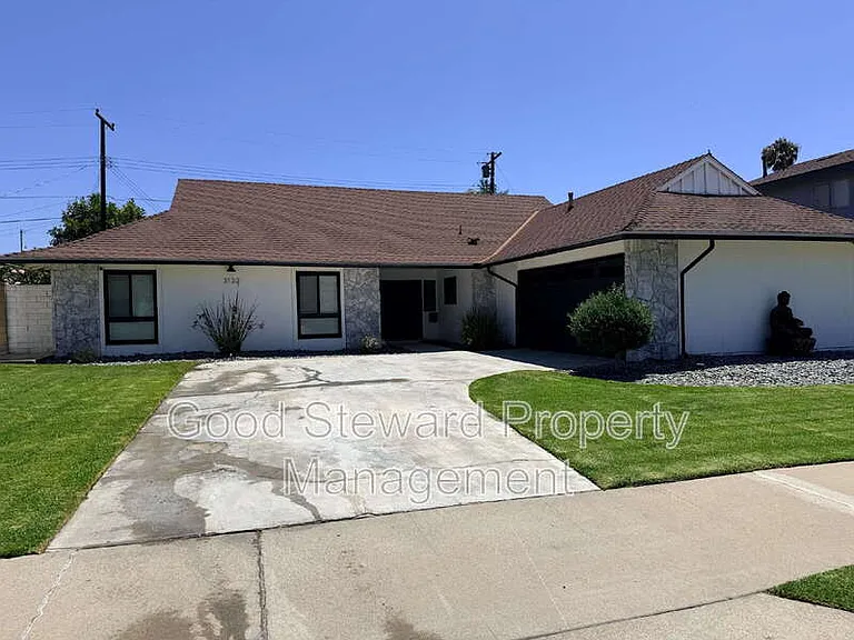 3132 E Locust Ave — Photo 1