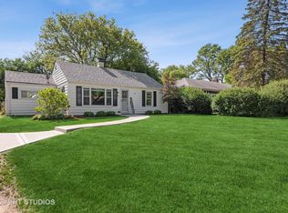 11 Lake Dr, Lake In The Hills, IL 60156