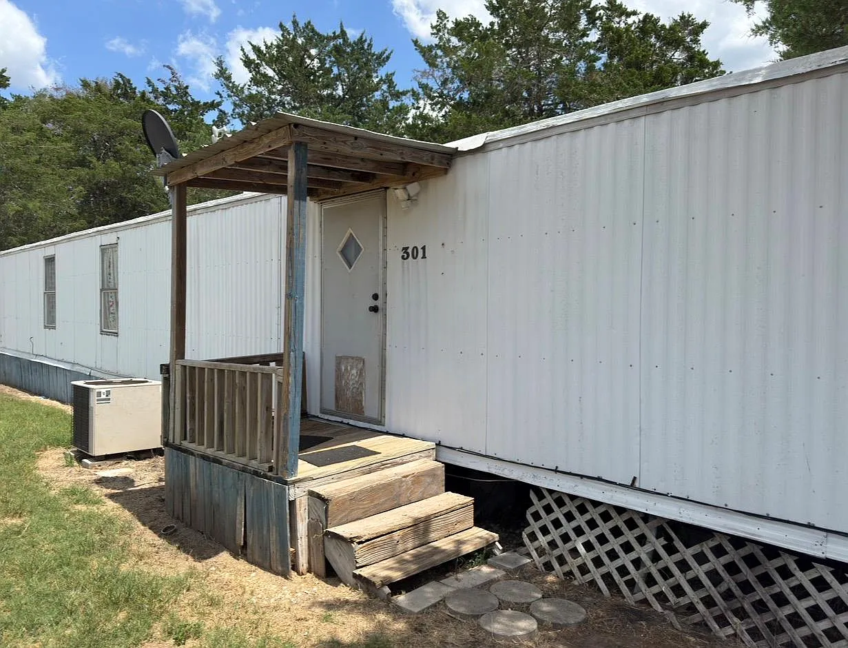 2 bed, 1.0 bath, 1000 sqft, $1,200 — Photo 2
