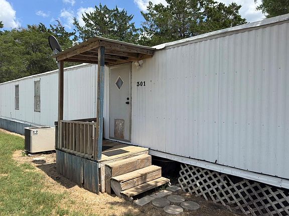 2nd image of 301 Whitetail Ln