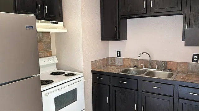 2907 Balfour Ave — Photo 3
