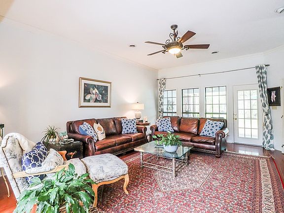4th image of 412 Meadowlawn Dr